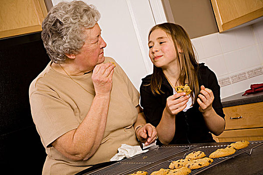 祖母,孙女,吃,饼干
