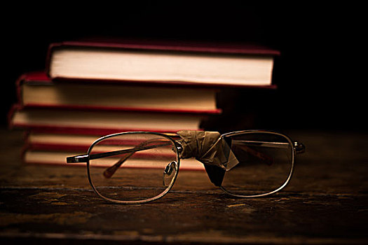 书本,眼镜,木质,表面