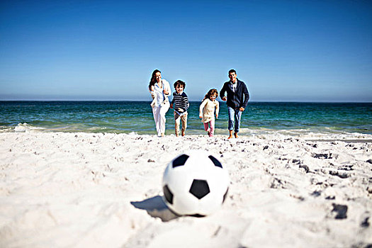 可爱,家庭,踢足球,海滩