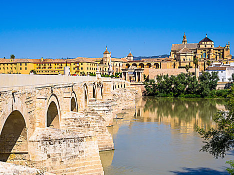 罗马桥,上方,瓜达尔基维尔河,大教堂,科多巴省,安达卢西亚,西班牙,欧洲