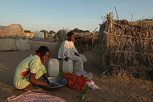 女孩,衣服,户外,小屋,露营,人,近郊,林羚,南方,达尔富尔,苏丹,十一月,2004年