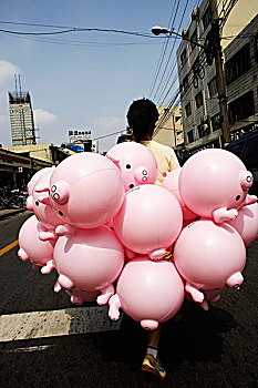 女人,走,粉色,猪,气球,街道,上海,中国