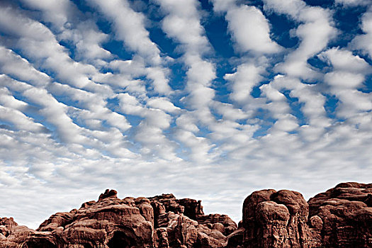沙岩构造,多云,蓝天