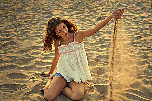 少女,海滩,玩,沙子,风