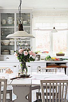怀旧,厨房,灯,高处,玻璃花瓶,玫瑰,餐桌,白色,瑞典