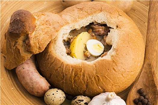 传统,白色,罗宋汤,香肠,蛋,蘑菇,面包,碗