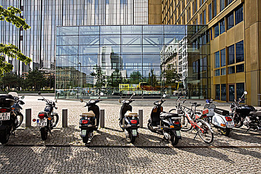 德国,柏林,轻型摩托车,停放,正面,房子