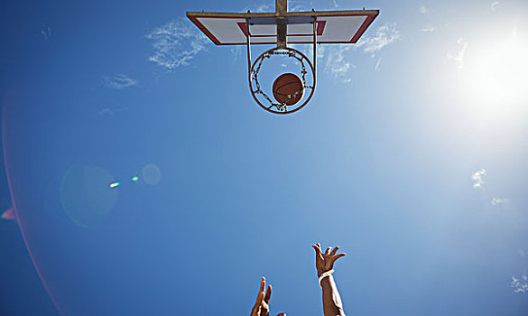 仰视,投篮,人,玩,篮球,天空,晴天