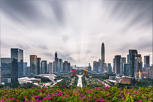 中国广东省深圳市的市民中心建筑夜景