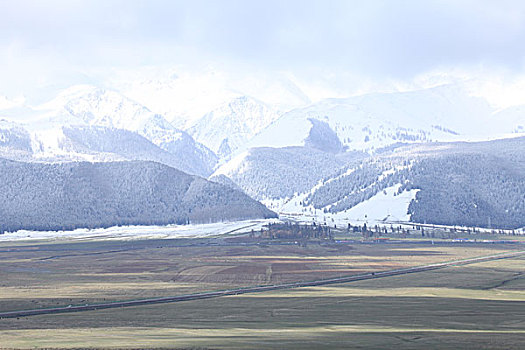 雪后天山美如画