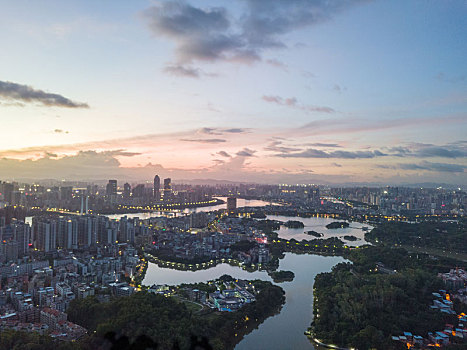 清晨拂晓时分的惠州市区航拍风光