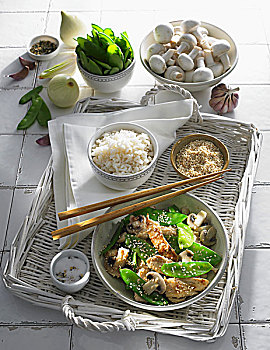 芝麻,鸡肉,蘑菇沙司,米饭,亚洲