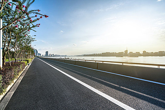 高速公路,城市天际线