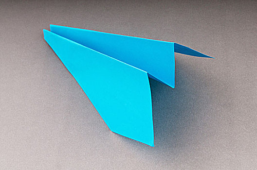 纸飞机,背景