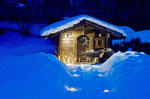 灯光,道路,积雪,高山,花园,小屋