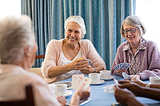 微笑,老年妇女,朋友,纸牌,咖啡,桌子,养老院