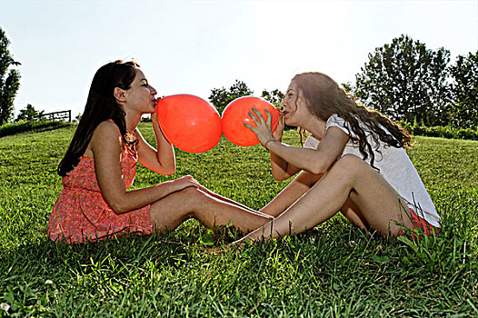 两个,美女,躬曲,向上,红色,气球