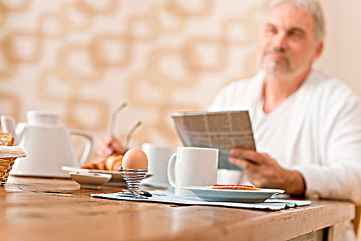 老人,成熟,男人,早餐,在家,报纸,书桌