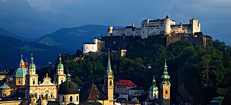 奥地利,萨尔茨堡,日落,霍亨萨尔斯堡城堡,山顶,远眺,老城,城市