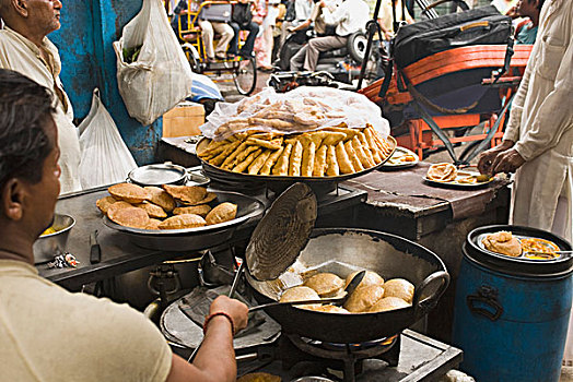 男人,油炸,食品摊,新德里,印度