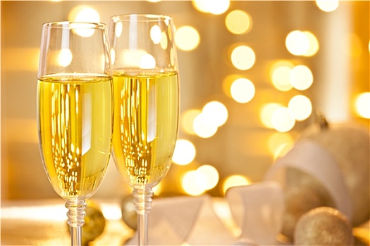 两个,玻璃杯,香槟,圣诞桌