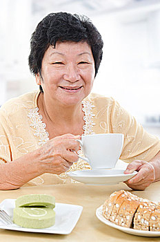 亚洲人,老年,女人,吃早餐