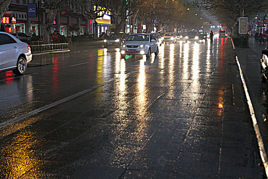 雨天街景