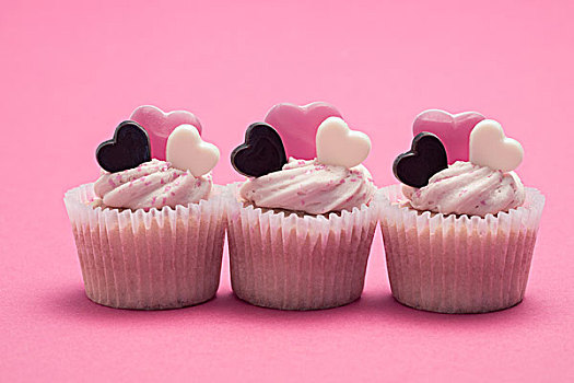 三个,情人节,杯形蛋糕,粉色背景