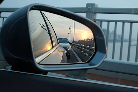 汽车后视镜图片