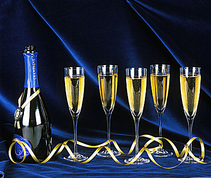 瓶子,玻璃杯,香槟,蓝色背景