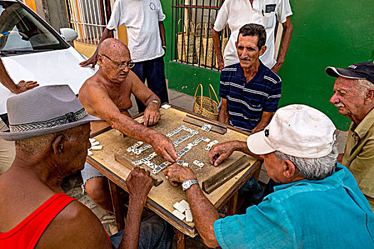 古巴,男人,玩,多米诺,桌子,户外,老城,特立尼达,圣斯皮里图斯,省,北美