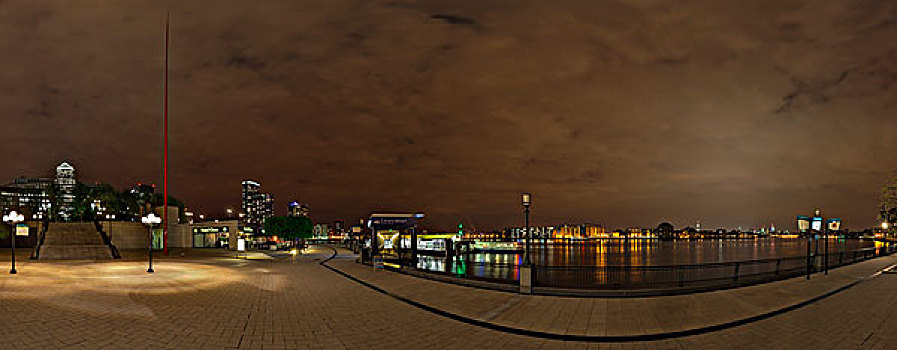 具有现代气息的英国伦敦泰晤士河的夜晚