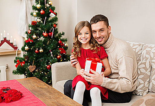 家庭,圣诞节,高兴,人,概念,微笑,父亲,女儿,拿着,礼盒
