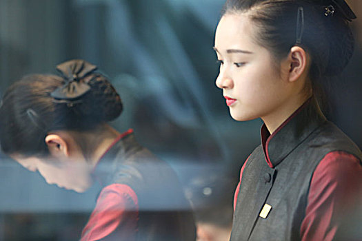 古典美人服務員