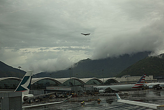 下雨天的香港国际机场