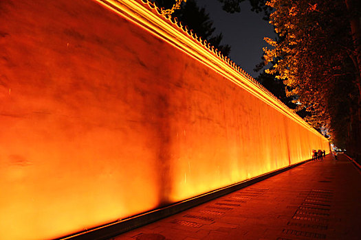 北京东长安街红墙夜景
