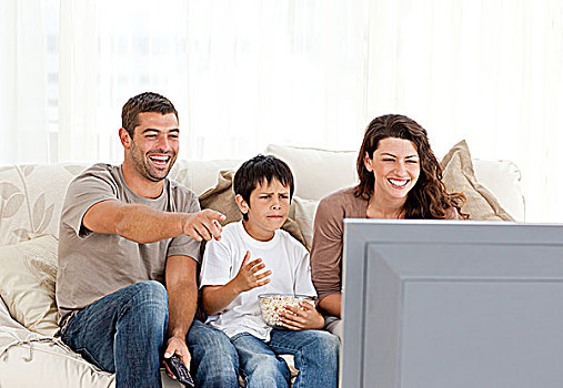 家庭,笑,看电视,一起,客厅