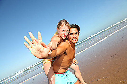 年轻,情侣,乐趣,海滩