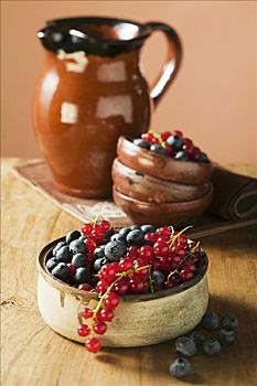 小碗,蓝莓,红醋栗