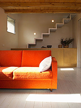 橙色,沙发,阳光,水泥,楼梯,高处,餐具柜,苍白,木头