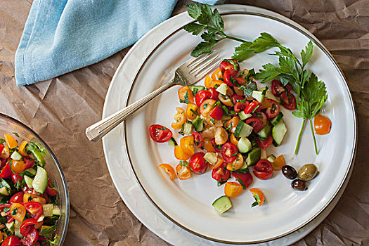 以色列,西红柿,黄瓜沙拉,白色,盘子