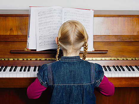 小女孩,演奏,钢琴,后视图,肖像