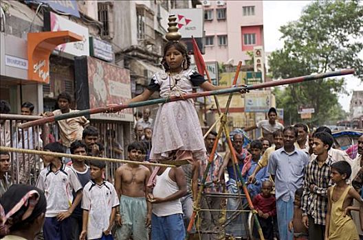 主要街道,表演,家庭,收入,西孟加拉,印度