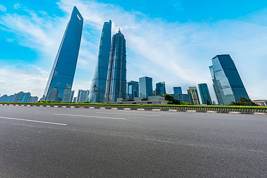 高楼大厦和城市道路交通