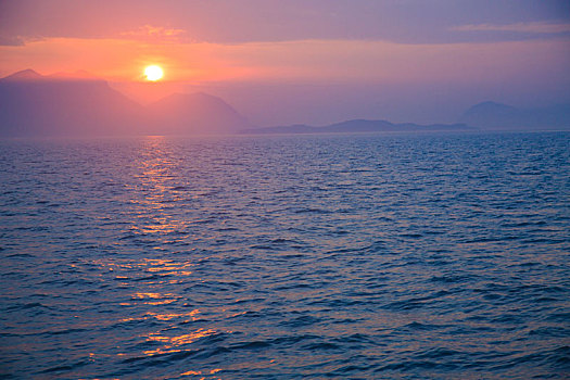 海浪,浪花,大海,海洋,阳光,广阔,翻腾,天空