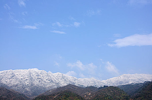 冬天山岭风光