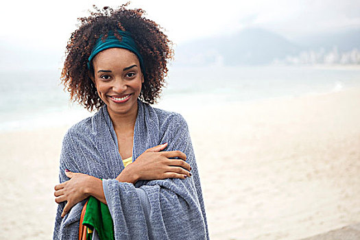 年轻,女人,头像,包着,毯子,伊帕内玛海滩,里约热内卢,巴西