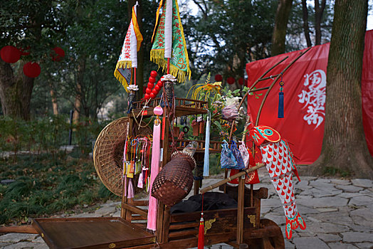 苏州虎丘景区的新年祈福道具