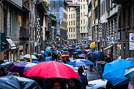 热闹街道,雨天,佛罗伦萨,托斯卡纳,意大利
