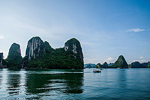 越南广宁鸿基市下龙湾海上石林